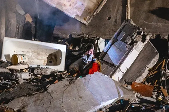 A young woman survived a nighttime missile attack on a residential building in Dnipro in January 2023 / Hromadske